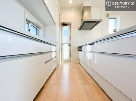 ���r���O ��Ƃ����₷���V�X�e���L�b�`���ł��I���[����������t���Ă���̂ŁA�����X�y�[�X�ɕ���u���Ȃ��čςނ̂ŁA�L�X�g���āA���K�ɍ�Ƃ��ł��܂��I