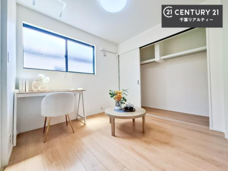 �q������ ���[�X�y�[�X�����t���Ă���̂ŁA�}�ȗ��q���ł��U�炩��������������T�b�ƕЂÂ����đ�ϕ֗��ł��I�ǖʂ��L�X���Ă���̂ŁA�׋�����x�b�h�̒u����ɍ���܂���I