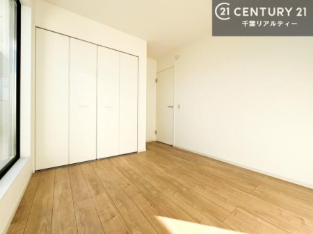 �q������ ���[�X�y�[�X���������Ă���A�ߗނ₨������A�w�p�i�Ȃǂ��������萮���ł��܂��B���������L���g���邽�߁A���K�Ő������Z��Ԃ��������܂��B