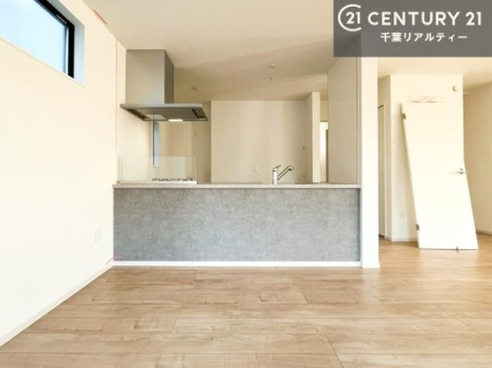 �L�b�`�� ��l�C�̑Ζʎ��V�X�e���L�b�`�����̗p���Ă��܂��I���Ƒ��̃R�~���j�P�[�V���������R�Ƒ�����݌v�ł��B
���q�l�ɂ��ڂ��͂��̂Ŋ������ł��ˁB�L�X�g���ĉ��K�ɍ�Ƃ��i�݂܂��B