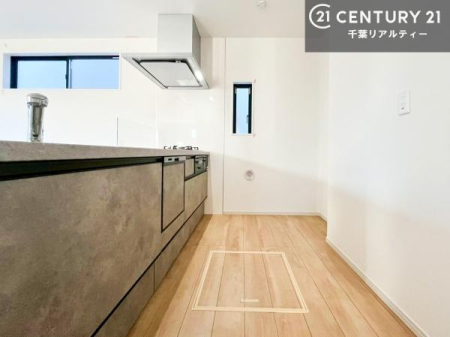 �L�b�`�� ��Ƃ肠�钲���X�y�[�X�ō�Ƃ����₷�����K�ȃL�b�`���ł��I
���q�l�ƈꏏ�ɂ��َq������y���߂�L�X�X�y�[�X�ł��B�y�����������ԂɂȂ肻���ł��ˁI