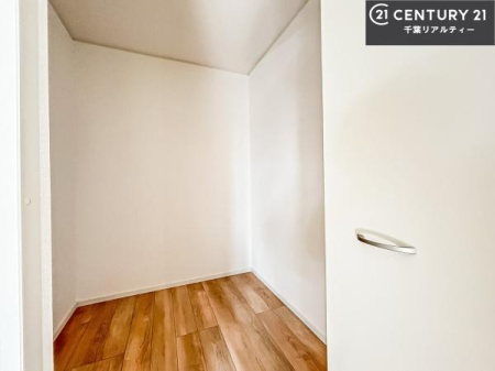 ���[ �E�H�[�N�C���N���[�[�b�g�t���ł��B��������̂��m���Ȃǂ����[���Ă��������ł��ˁI���ɂ���@�������ȂǋG�ߕ��̑傫�ȉƓd�����[�ł��܂��B