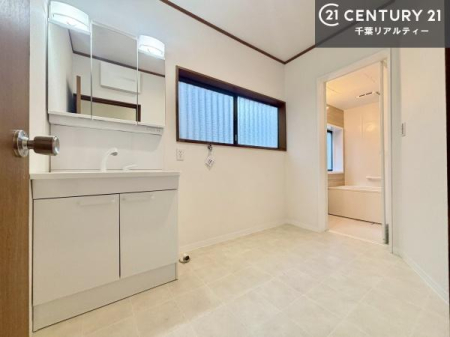 ���ʑ�E���ʏ� �g�Ȃ�𐮂�����ʏ��́A���������厖�ł��I������̐������̂��镵�͋C�����o�I�C�����悭���g�����������܂��B�L�X�����X�y�[�X���������ł��ˁI
