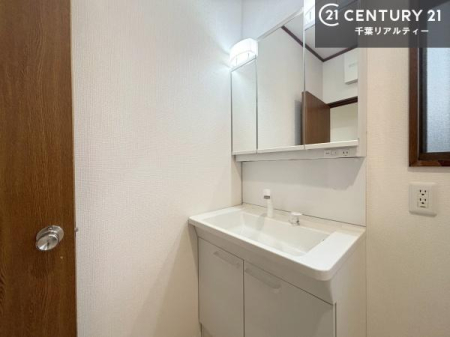 ���ʑ�E���ʏ� �O�ʋ��d�l�̐��ʏ��́A�g�����Ȃ݂����₷������I���͎��[�ɂȂ��Ă��܂��B�h���C���[�₨���ϓ����Еt������̂Ő��ʑ������X�b�L���ƌ����邱�Ƃ��o���܂��I