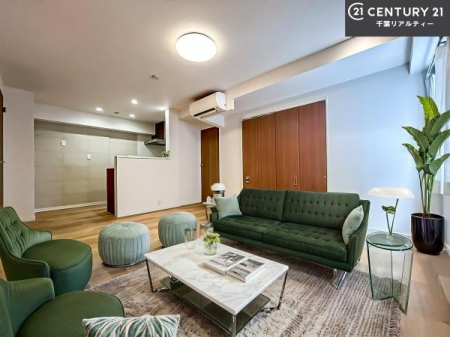 ���r���O �Ƌ��CG�p�[�X�ł��B�S�n�ǂ����r���O�͉Ƒ������R�ƏW�܂�܂��B�Ƒ��c�R�̎��Ԃ����������ł��B���Ƒ��ƁA����w�[���������Ԃ��߂��������ł��ˁB���邭�J���I�ȋ�Ԃł��B