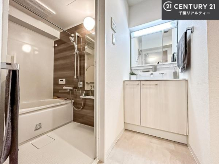 ���ʑ�E���ʏ� �O�ʋ��d�l�̐��ʏ��́A�g�����Ȃ݂����₷������I���͎��[�ɂȂ��Ă��܂��B�h���C���[�₨���ϓ����Еt������̂Ő��ʑ������X�b�L���ƌ����邱�Ƃ��o���܂��I