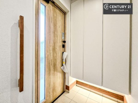 ���� �V���[�Y�{�b�N�X�t���Ȃ̂ŁA���ւ��Еt�����|�������₷���ł��I
�X�b�L���������ւŌ˂��J�����u�ԁA�������̂���S�n������Ԃ��o�}���Ă���܂��B