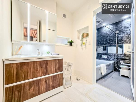 ���ʑ�E���ʏ� �O�ʋ��d�l�̐��ʏ��́A�g�����Ȃ݂����₷������I���͎��[�ɂȂ��Ă��܂��B�h���C���[�₨���ϓ����Еt������̂Ő��ʑ������X�b�L���ƌ����邱�Ƃ��o���܂��I