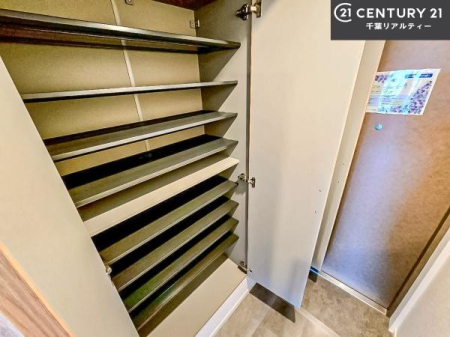 ���� �V���[�Y�{�b�N�X�t���Ȃ̂ŁA���ւ��Еt�����|�������₷���ł��I
�X�b�L���������ւŌ˂��J�����u�ԁA�������̂���S�n������Ԃ��o�}���Ă���܂��B
