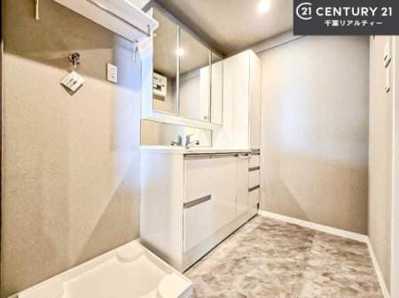 ���ʑ�E���ʏ� �O�ʋ��d�l�̐��ʏ��́A�g�����Ȃ݂����₷������I���͎��[�ɂȂ��Ă��܂��B�h���C���[�₨���ϓ����Еt������̂Ő��ʑ������X�b�L���ƌ����邱�Ƃ��o���܂��I