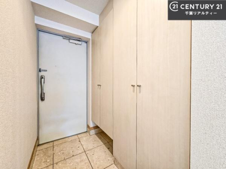 ���� �V���[�Y�{�b�N�X�t���Ȃ̂ŁA���ւ��Еt�����|�������₷���ł��I
�X�b�L���������ւŌ˂��J�����u�ԁA�������̂���S�n������Ԃ��o�}���Ă���܂��B
