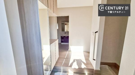 ���� �V���[�Y�{�b�N�X�t���Ȃ̂ŁA���ւ��Еt�����|�������₷���ł��I
�X�b�L���������ւŌ˂��J�����u�ԁA�������̂���S�n������Ԃ��o�}���Ă���܂��B