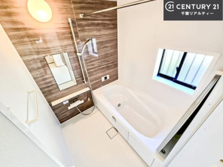 ���� �L�X�o�X�ň���̔������t���b�V���B�����L�΂���̂ŁA�����ɂ��������ƐZ����܂��ˁI�����̃o�X�^�C�����y���݂ɂȂ�܂��B