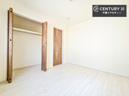 �q������ ���[�X�y�[�X���t���Ă���̂ŁA�}�ȗ��q���ł��U�炩��������������T�b�ƕЂÂ����đ�ϕ֗��ł��I�ǖʂ��L�X���Ă���̂ŁA�׋�����x�b�h�̒u����ɍ���܂���I