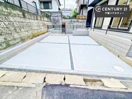 ���ԏ� ���ԃX�y�[�X��2�䕪����܂��I�Z�J���h�J�[�͂������A�o�C�N�⎩�]�ԂȂǂ��u���ꏊ�ɍ���܂���B