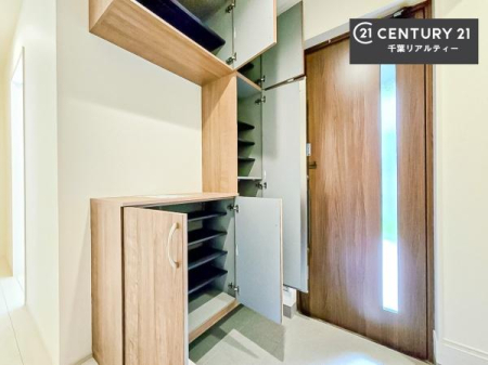 ���� �V���[�Y�{�b�N�X�t���Ȃ̂ŁA���ւ��Еt�����|�������₷���ł��I
�X�b�L���������ւŌ˂��J�����u�ԁA�������̂���S�n������Ԃ��o�}���Ă���܂��B
