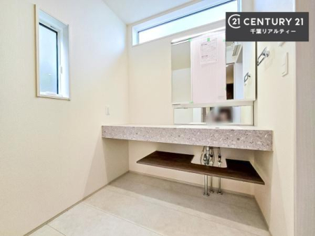 ���ʑ�E���ʏ� �g�Ȃ�𐮂�����ʏ��́A���������厖�ł��I������̐������̂��镵�͋C�����o�I�C�����悭���g�����������܂��B�L�X�����X�y�[�X���������ł��ˁI
