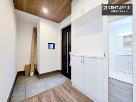 ���� �V���[�Y�{�b�N�X�t���Ȃ̂ŁA���ւ��Еt�����|�������₷���ł��I
�X�b�L���������ւŌ˂��J�����u�ԁA�������̂���S�n������Ԃ��o�}���Ă���܂��B