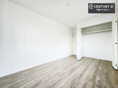 �q������ ���[�X�y�[�X���������Ă���A�ߗނ₨������A�w�p�i�Ȃǂ��������萮���ł��܂��B���������L���g���邽�߁A���K�Ő������Z��Ԃ��������܂��B