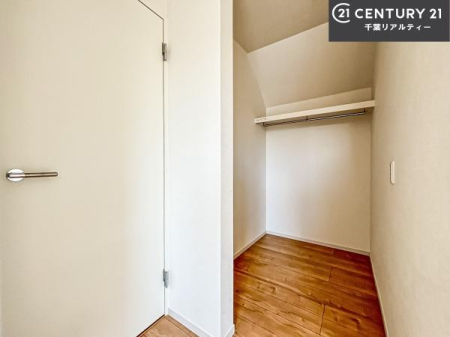 ���[ ���[�͂ɗD��Ă��邩�炱���A�]�v�ȃ��m��\�ɏo�����A�C���e���A��������L�[�v�ł��܂��B�V���v���Ő������ꂽ��Ԃ����y���݂��������B