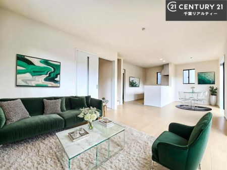 ���r���O �Ƌ��CG�p�[�X�ł��B�傫�ȑ����炽���Ղ�̗z���������閾�邢���r���O�B�J�����̂��郊�r���O�ŉƑ��c���̂��났�̎��Ԃ��߂����܂��B