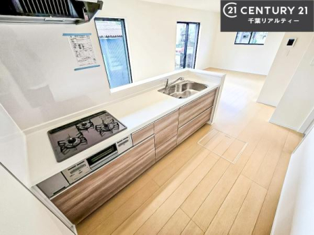 �L�b�`�� ��Ƃ肠�钲���X�y�[�X�ō�Ƃ����₷�����K�ȃL�b�`���ł��I
���q�l�ƈꏏ�ɂ��َq������y���߂�L�X�X�y�[�X�ł��B�y�����������ԂɂȂ肻���ł��ˁI