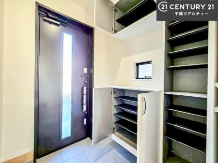 ���� �V���[�Y�{�b�N�X�t���Ȃ̂ŁA���ւ��Еt�����|�������₷���ł��I
�X�b�L���������ւŌ˂��J�����u�ԁA�������̂���S�n������Ԃ��o�}���Ă���܂��B
