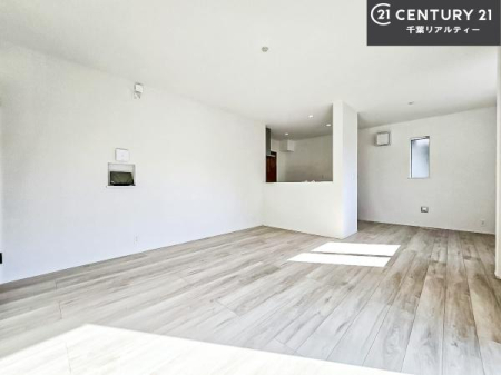 ���r���O �D�����z���܂肪���r���O����ł���ċ��S�n�̗ǂ���Ԃ����o���Ă���܂��I
���R�ƉƑ����W����b��������S�n�悢��ԁI