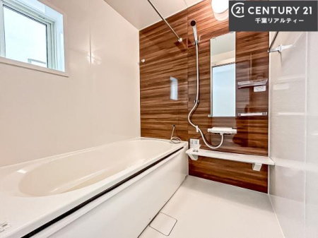 ���� �L�X�o�X�ň���̔������t���b�V���B�����L�΂���̂ŁA�����ɂ��������ƐZ����܂��ˁI���炩���Ȑ��Ő݌v����Ă��났�̂ЂƎ���L�Ӌ`�ɖ��킦��o�X���[���ł��B