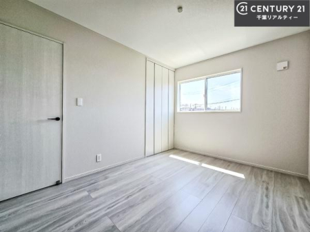 ���r���O�ȊO�̋��� �V���v���Ƀf�U�C������Ă��邽�߁A�Ƌ��I�т܂���I
���C�ɓ���̉Ƌ��u���Ă��낰���Ԃ���邱�Ƃ��ł��܂��B