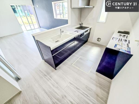 �L�b�`�� ��l�C�̑Ζʎ��V�X�e���L�b�`�����̗p���Ă��܂��I���Ƒ��̃R�~���j�P�[�V���������R�Ƒ�����݌v�ł��B
���q�l�ɂ��ڂ��͂��̂Ŋ������ł��ˁB���[�͂�����܂��I