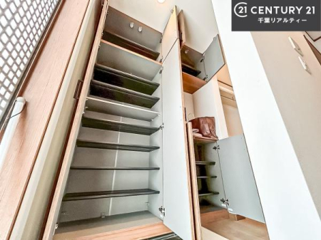 ���� �V���[�Y�{�b�N�X�t���Ȃ̂ŁA���ւ��Еt�����|�������₷���ł��I
�X�b�L���������ւŌ˂��J�����u�ԁA�������̂���S�n������Ԃ��o�}���Ă���܂��B