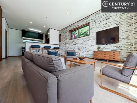 ���r���O �Ƌ��CG�p�[�X�ł��B��؂ȉƑ����W�܂邩�炱��LDK�ɂ͂�����肽���B
�q�����������C�ɏ΂��Ȃ��瑖�����Ă���p�����������u�L���Ƃɂ��ėǂ������v�Ǝv���u�Ԃł��B