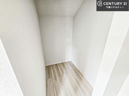 ���[ �E�H�[�N�C���N���[�[�b�g�t���ł��B��������̂��m���Ȃǂ����[���Ă��������ł��ˁI���ɂ���@�������ȂǋG�ߕ��̑傫�ȉƓd�����[�ł��܂��B