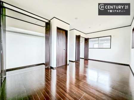 �q������ ���[�X�y�[�X���������Ă���A�ߗނ₨������A�w�p�i�Ȃǂ��������萮���ł��܂��B���������L���g���邽�߁A���K�Ő������Z��Ԃ��������܂��B