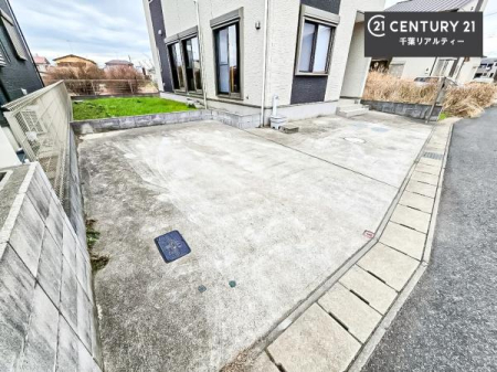 ���ԏ� ���ԃX�y�[�X��2�䕪����܂��I�Z�J���h�J�[�͂������A�o�C�N�⎩�]�ԂȂǂ��u���ꏊ�ɍ���܂���B