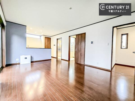 ���r���O �J�����̂���L�XLDK�I�\�t�@�[��_�C�j���O�e�[�u����u���Ă������ɂȂ�Ȃ��̂ŉ��K�ɉ߂����܂��I�R�~���j�P�[�V���������₷�����r���O�ł��I