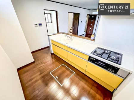 �L�b�`�� ��Ƃ肠�钲���X�y�[�X�ō�Ƃ����₷�����K�ȃL�b�`���ł��I
���q�l�ƈꏏ�ɂ��َq������y���߂�L�X�X�y�[�X�ł��B�y�����������ԂɂȂ肻���ł��ˁI