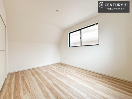 �q������ ���[�X�y�[�X���t���Ă���̂ŁA�}�ȗ��q���ł��U�炩��������������T�b�ƕЂÂ����đ�ϕ֗��ł��I�ǖʂ��L�X���Ă���̂ŁA�׋�����x�b�h�̒u����ɍ���܂���I