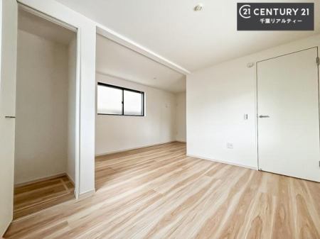 �m�� �V���v���Ƀf�U�C������Ă��邽�߁A�Ƌ��I�т܂���I
���C�ɓ���̉Ƌ��u���Ă��낰���Ԃ���邱�Ƃ��ł��܂��B