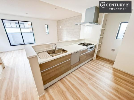 �L�b�`�� ��l�C�̑Ζʎ��V�X�e���L�b�`�����̗p���Ă��܂��I���Ƒ��̃R�~���j�P�[�V���������R�Ƒ�����݌v�ł��B
���q�l�ɂ��ڂ��͂��̂Ŋ������ł��ˁB���[�͂�����܂��I