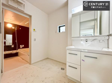 ���ʑ�E���ʏ� �O�ʋ��d�l�̐��ʏ��́A�g�����Ȃ݂����₷������I���͎��[�ɂȂ��Ă��܂��B�h���C���[�₨���ϓ����Еt������̂Ő��ʑ������X�b�L���ƌ����邱�Ƃ��o���܂��I