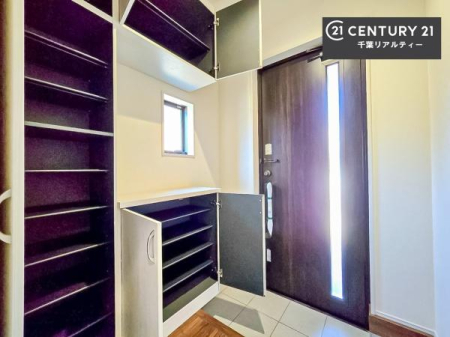 ���� �V���[�Y�{�b�N�X�t���Ȃ̂ŁA���ւ��Еt�����|�������₷���ł��I
�X�b�L���������ւŌ˂��J�����u�ԁA�������̂���S�n������Ԃ��o�}���Ă���܂��B
