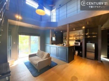 ���r���O �傫�ȑ����炽���Ղ�̗z���������閾�邢���r���O�B�J�����̂��郊�r���O�ŉƑ��c���̂��났�̎��Ԃ��߂����܂��B