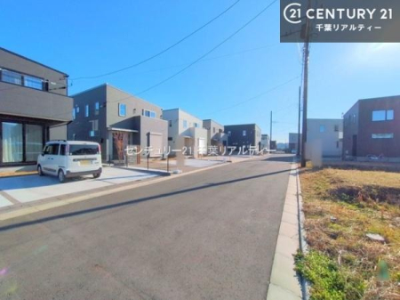 �O�ʓ��H�܂ތ��n�ʐ^ �O�ʓ��H�͍L�X���Ă���̂ŎԂ̎Ԍɓ��ꂪ���₷���ł��I