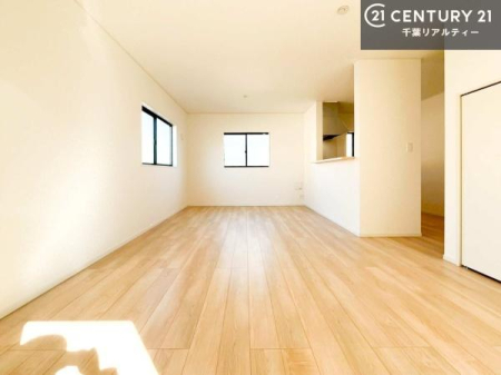 ���r���O �S�n�ǂ����r���O�͉Ƒ������R�ƏW�܂�܂��B�Ƒ��c�R�̎��Ԃ����������ł��B���Ƒ��ƁA����w�[���������Ԃ��߂��������ł��ˁB