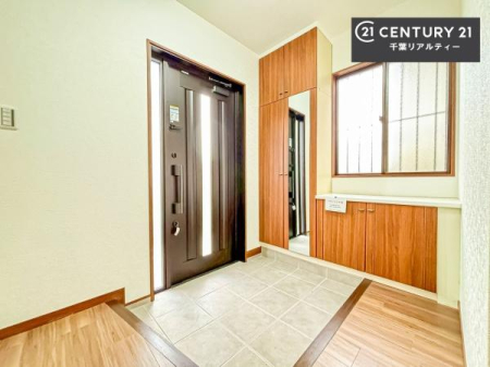 ���� �V���[�Y�{�b�N�X�t���Ȃ̂ŁA���ւ��Еt�����|�������₷���ł��I
�X�b�L���������ւŌ˂��J�����u�ԁA�������̂���S�n������Ԃ��o�}���Ă���܂��B
