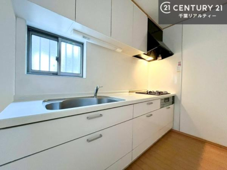 �L�b�`�� ���邢�����Ɗ��C��t���̃L�b�`���Ȃ̂ň��S���ăK�X���g�p�ł��܂��I
���ȏL�����ǂ��o���Ă���ĉq���I�ȃL�b�`�����ۂĂ܂��ˁI
