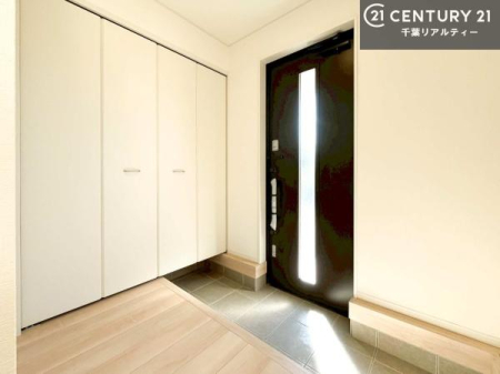 ���� �V���[�Y�{�b�N�X�t���Ȃ̂ŁA���ւ��Еt�����|�������₷���ł��I
�X�b�L���������ւŌ˂��J�����u�ԁA�������̂���S�n������Ԃ��o�}���Ă���܂��B