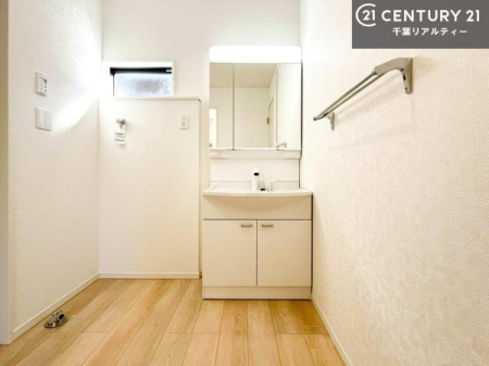 ���ʑ�E���ʏ� �O�ʋ��d�l�̐��ʏ��́A�g�����Ȃ݂����₷������I���͎��[�ɂȂ��Ă��܂��B�h���C���[�₨���ϓ����Еt������̂Ő��ʑ������X�b�L���ƌ����邱�Ƃ��o���܂��I